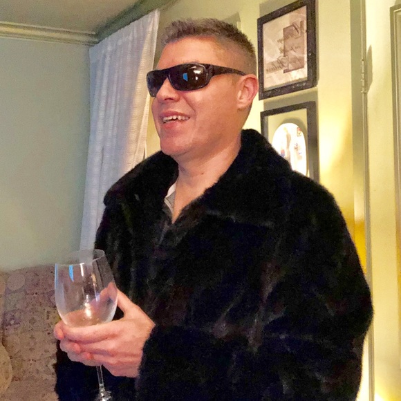 Meet your Posher, Craig - Picture 2 of 3